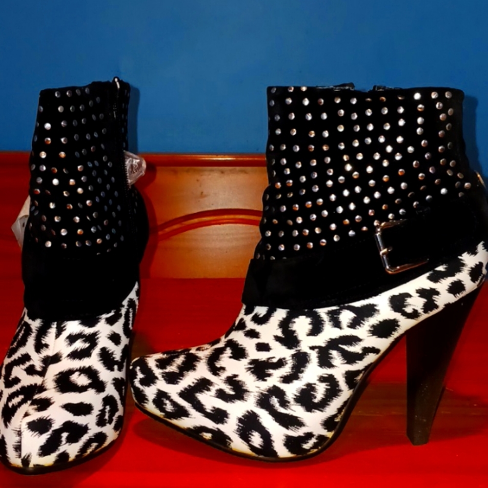 Hillary Animal print boots